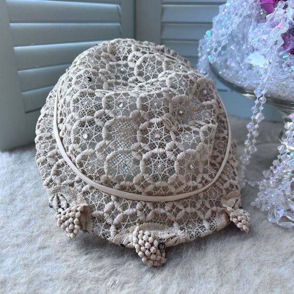 Sunnycrest Accessories - Vintage 1930s Sunnycrest Original Lace Crocheted Bridal Headpiece Hat 💗